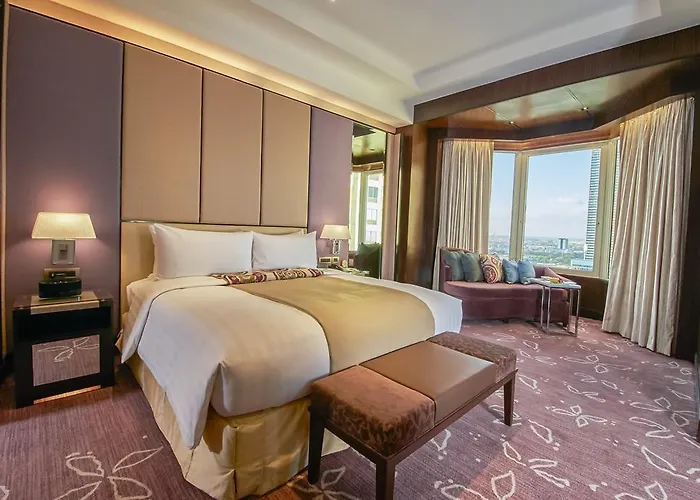 Club King Room
