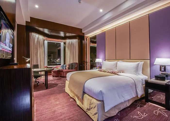 Club King Room